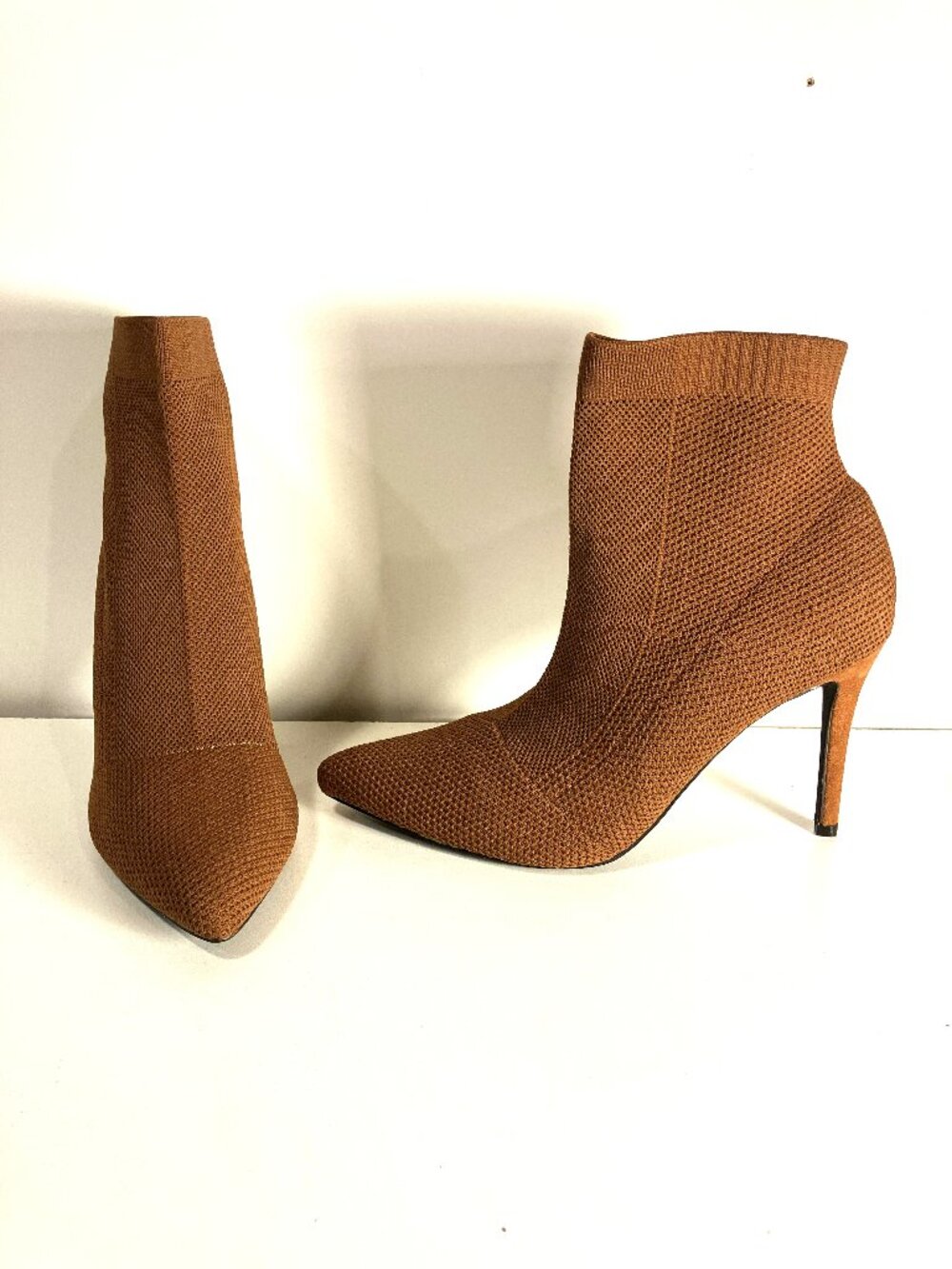 AIUZO Camel Knit Sock Pointed Toe Stiletto Heels. Size 10 NWOT
